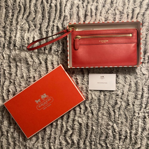 Authentic Coach Wallet - Picture 1 of 3